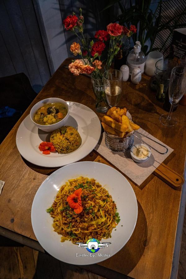 The Bear Inn لياندوفيري المظهر الخارجي الصورة