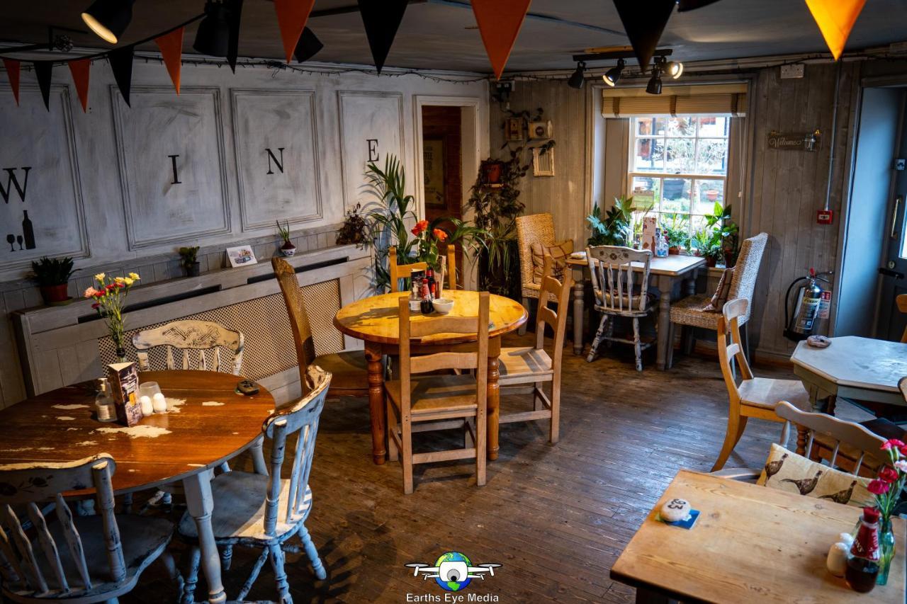 The Bear Inn لياندوفيري المظهر الخارجي الصورة