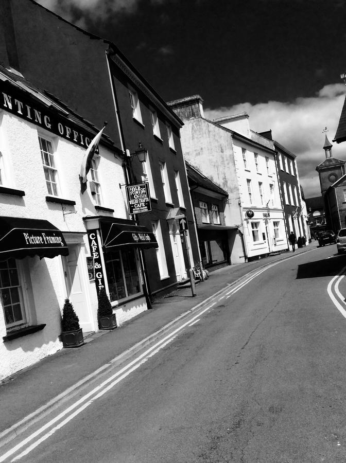 The Bear Inn لياندوفيري المظهر الخارجي الصورة
